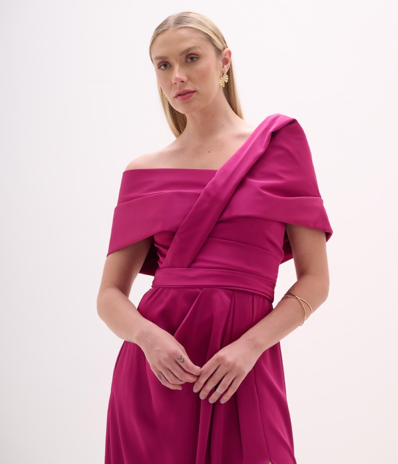 Vestido de festa longo uva ombro a ombro com fenda