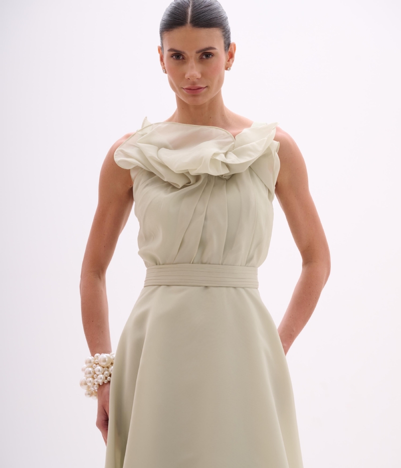 VESTIDO EM ORGANZA NA COR CAPIM LIMÃO COM CINTO REMOVÍVEL