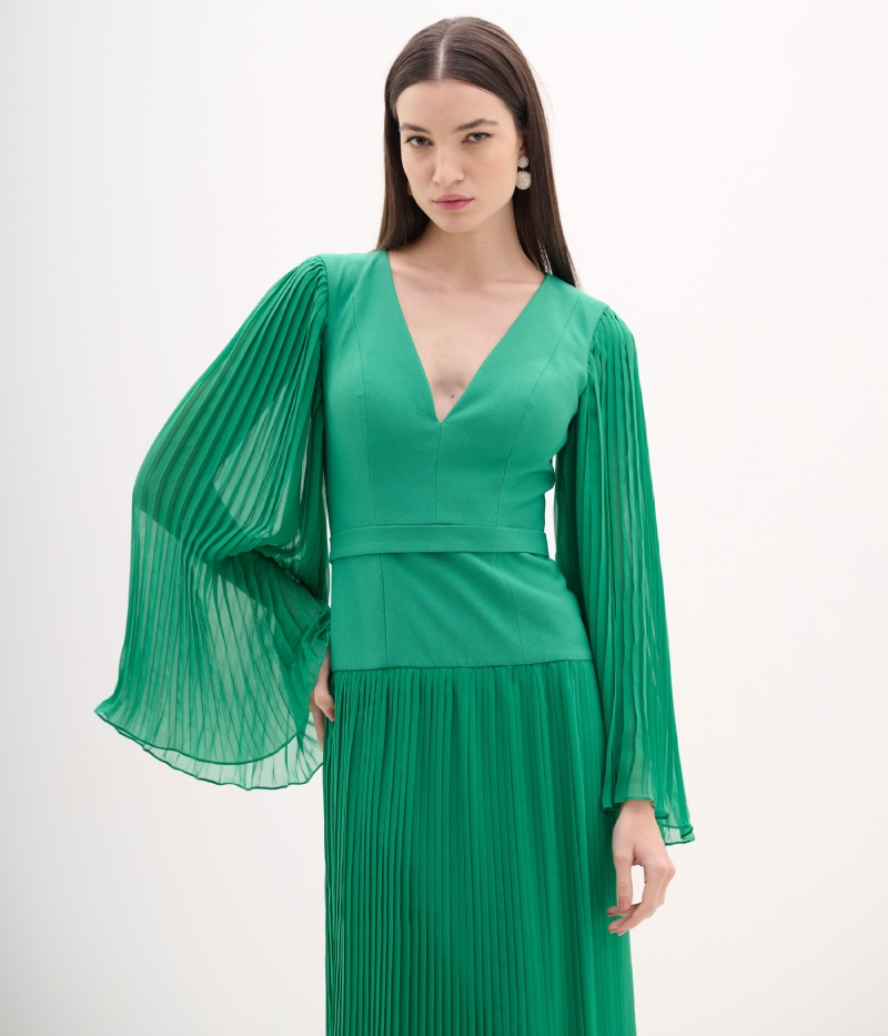 Vestido Longo em Crepe Fluido com Saia e Mangas Plissadas