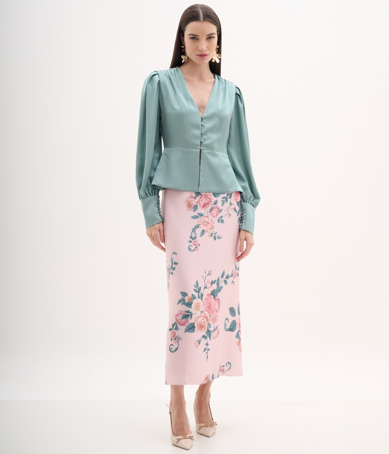 Blusa em cetim com abotoação frontal 