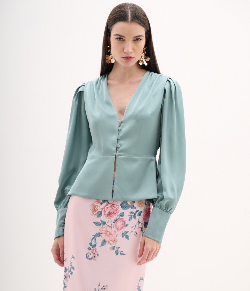 Blusa em cetim com abotoação frontal 