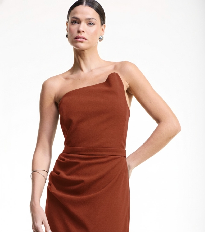 Vestido de festa decote assimétrico