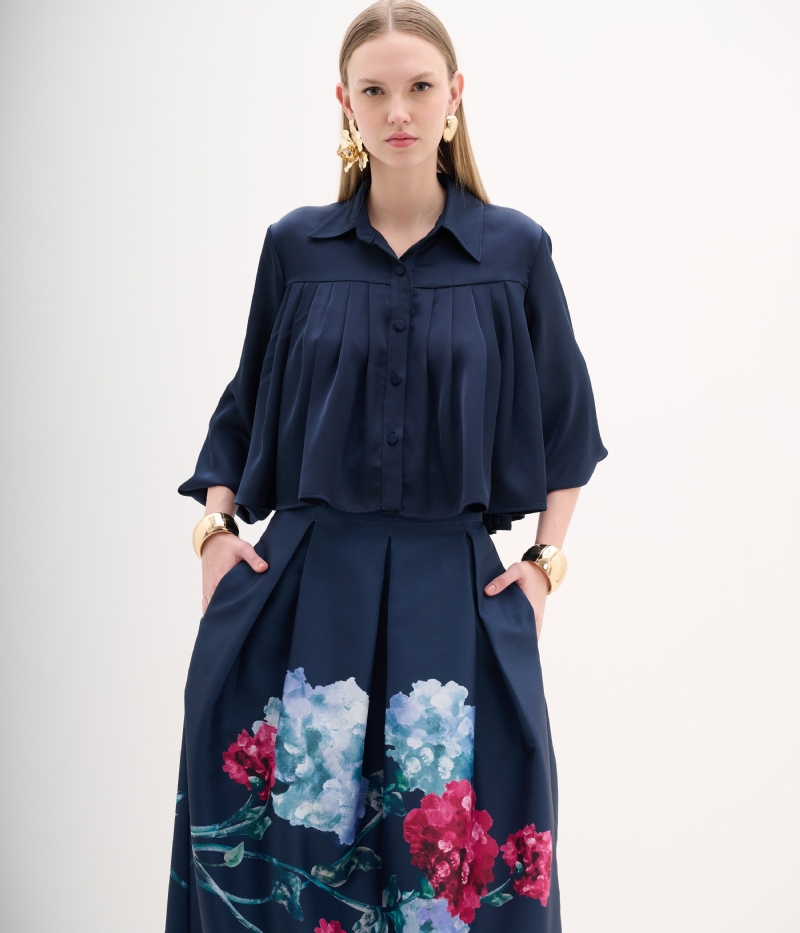 CAMISA CROPPED COM PREGAS