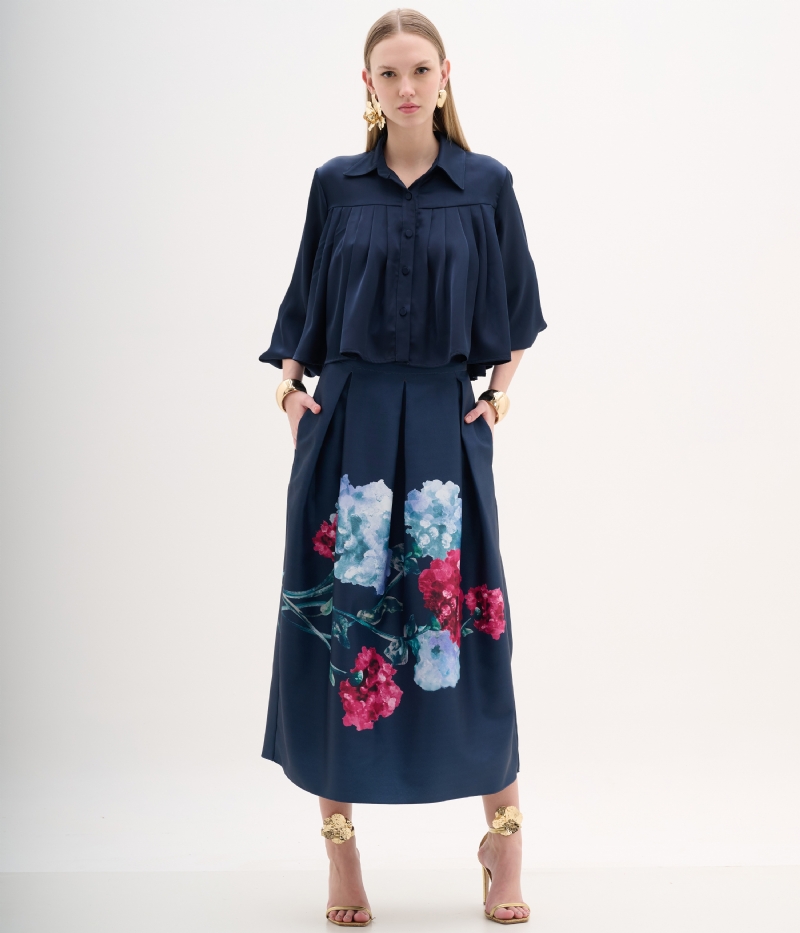 CAMISA CROPPED COM PREGAS