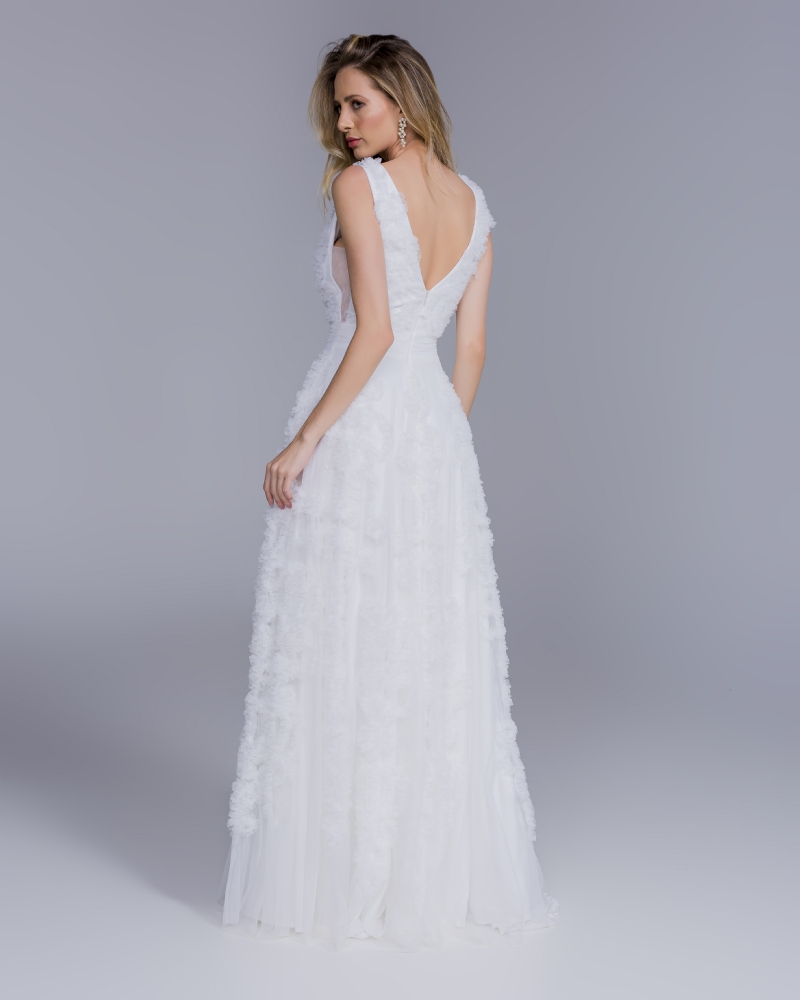 Vestido de noiva longo branco com decote em V e saia fluida