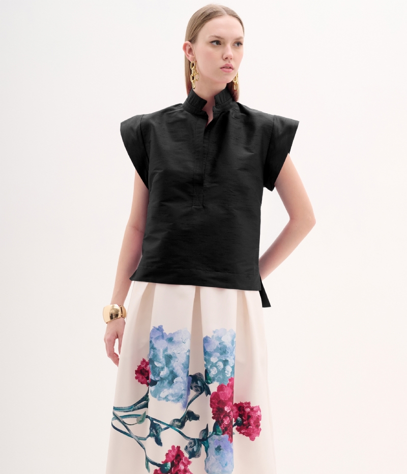 Blusa em Shantung com Gola Padre e Mangas Estruturadas