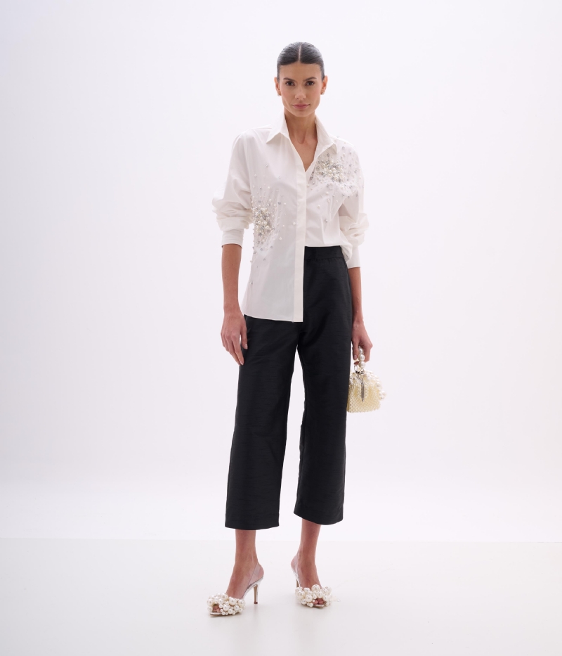 CAMISA EM TRICOLINE COM BORDADOS EXCLUSIVOS