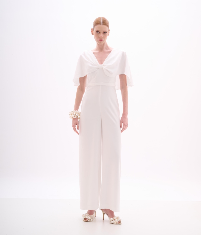 MACACÃO EM CREPE ACETINADO BRANCO COM MANGAS CAPA