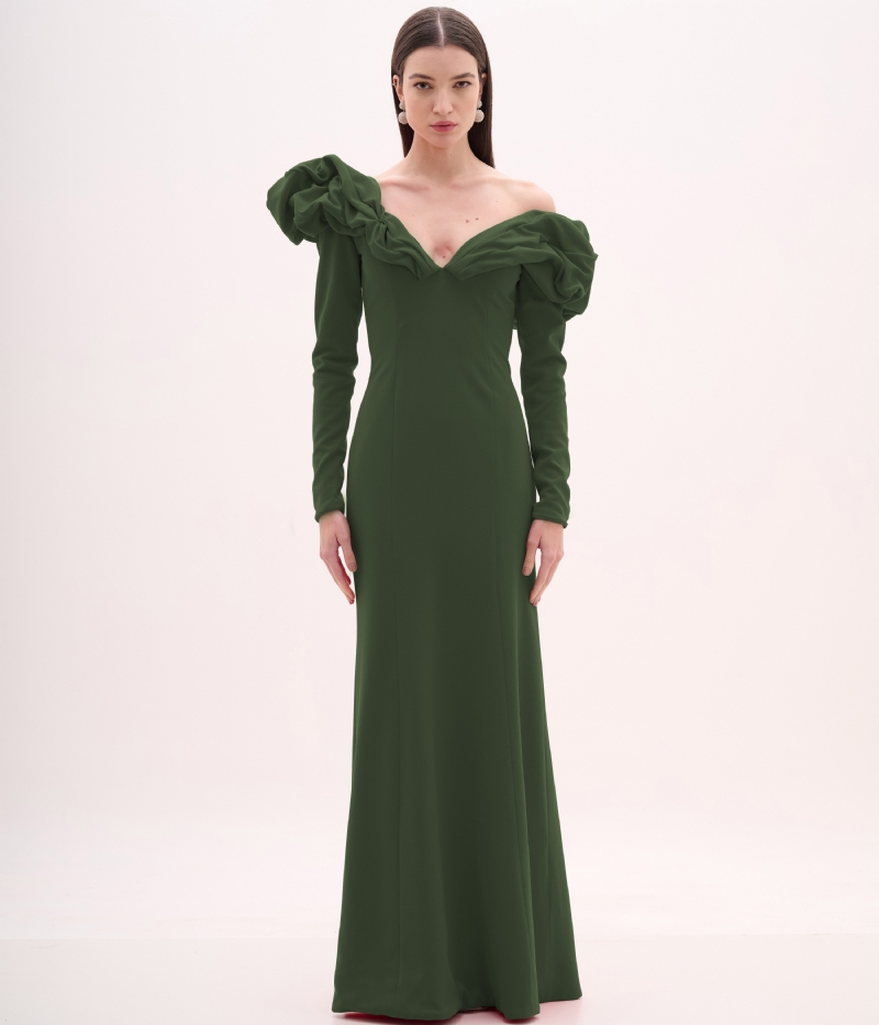 VESTIDO LONGO OLIVA COM DETALHE VOLUMOSO NO DECOTE