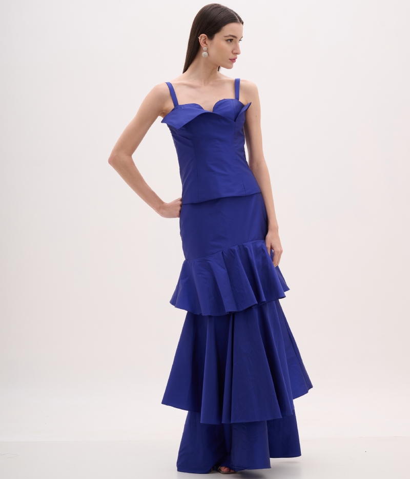 CONJUNTO EM TAFETÁ AZUL ROYAL COM BLUSA ESTRUTURADA E SAIA EM CAMADAS