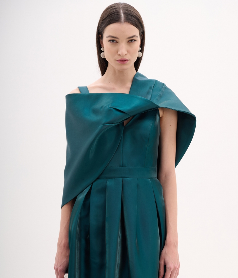 VESTIDO LONGO EM ZIBELINE LIQUID COM PELERINE