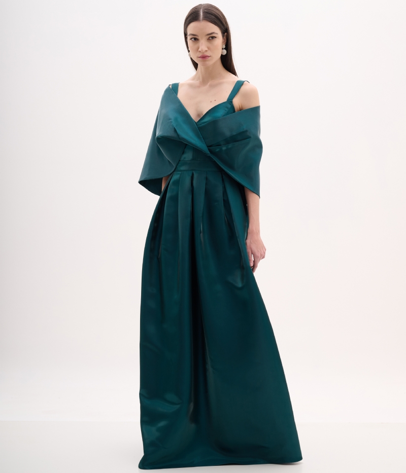 VESTIDO LONGO EM ZIBELINE LIQUID COM PELERINE