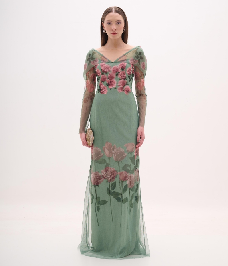 Vestido de festa longo verde com estampa floral e manga longa em tule