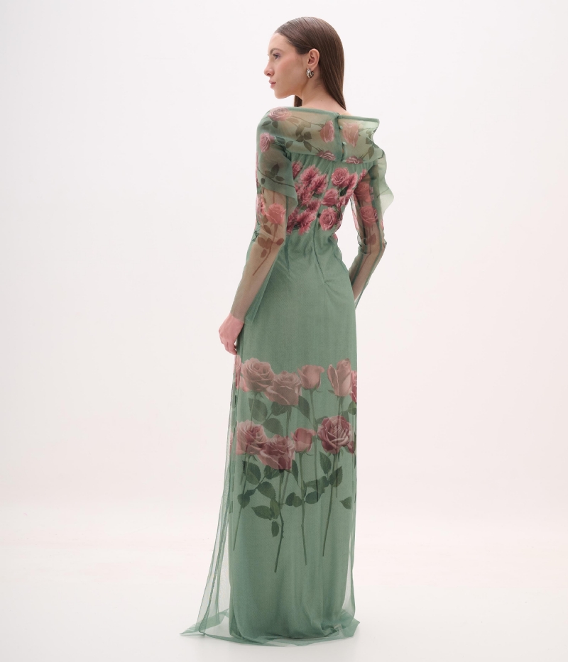 Vestido de festa longo verde com estampa floral e manga longa em tule