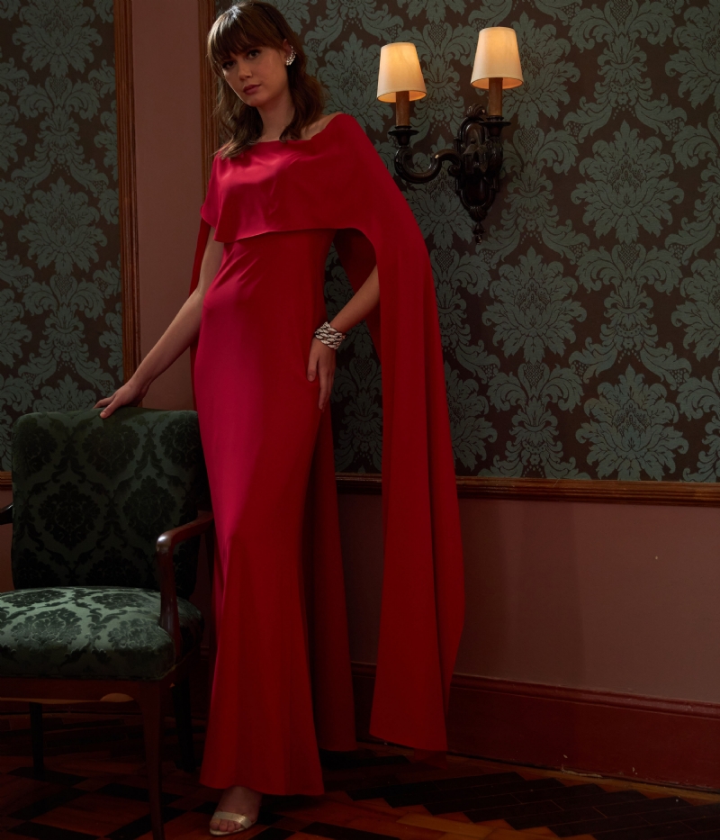 Vestido longo vermelho com capa sobreposta