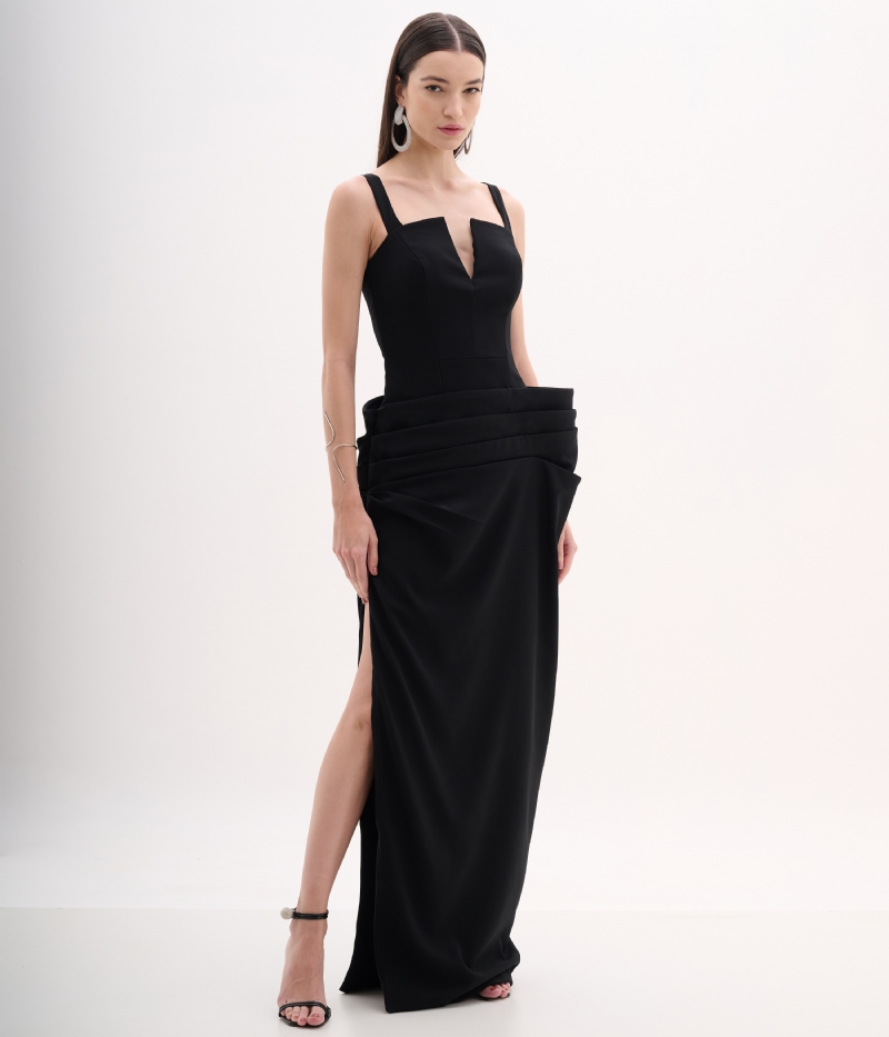 VESTIDO LONGO COM SAIA ESCULTURAL ARMADA E DECOTE V