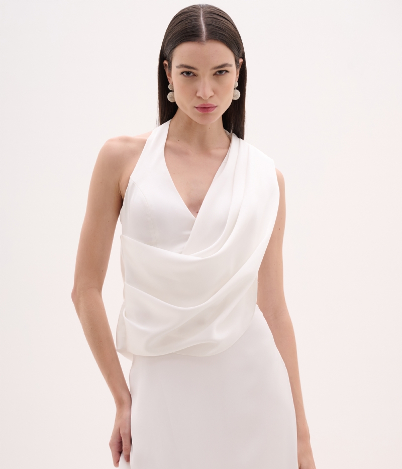 VESTIDO LONGO EM CETIM COM DECOTE V E SOBREPOSIÇÃO DEGAGÊ