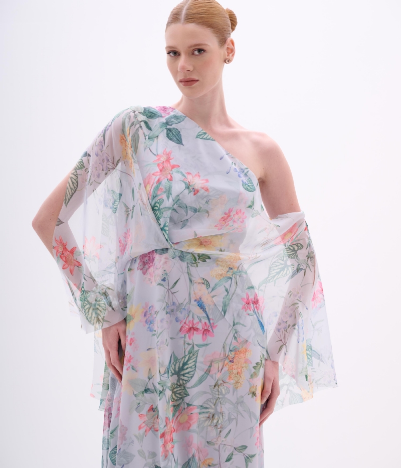 VESTIDO LONGO ESTAMPADO COM MANGA CAPA ASSIMÉTRICA