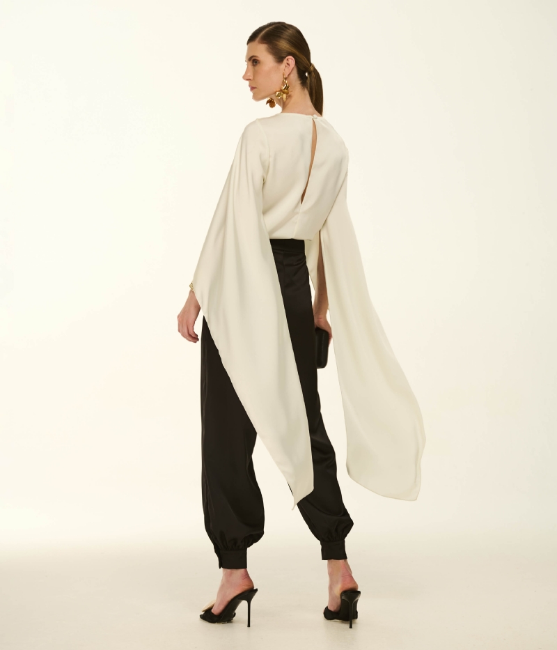 BLUSA EM CETIM COM DECOTE CANOA E MANGAS CAPA