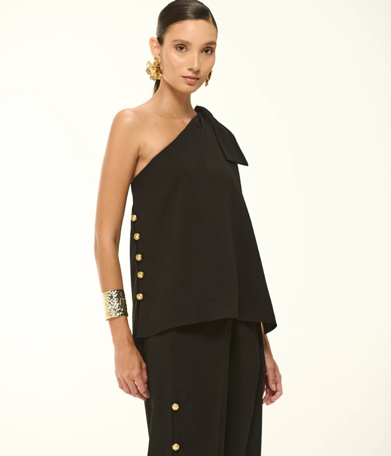 BLUSA EM CREPE DE UM OMBRO SÓ COM BOTÕES DOURADOS