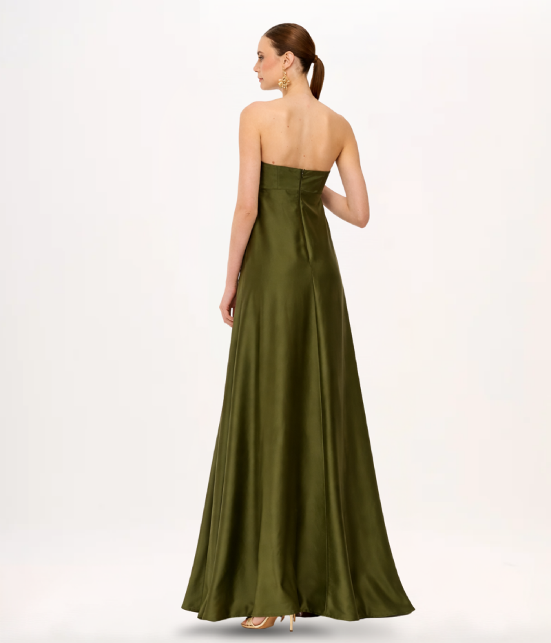 VESTIDO LONGO EM CETIM COM FLOR 3D ESCULTURAL