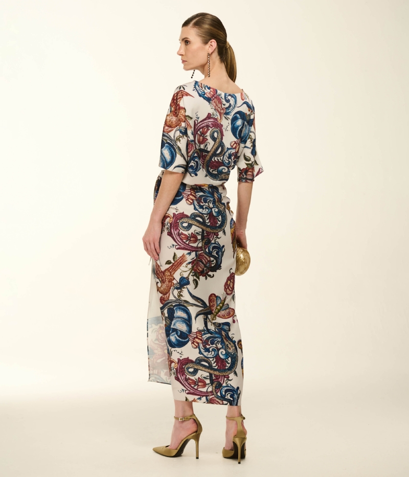 VESTIDO MIDI EM CETIM COM SAIA ENVELOPE E ESTAMPA ILUMINURA