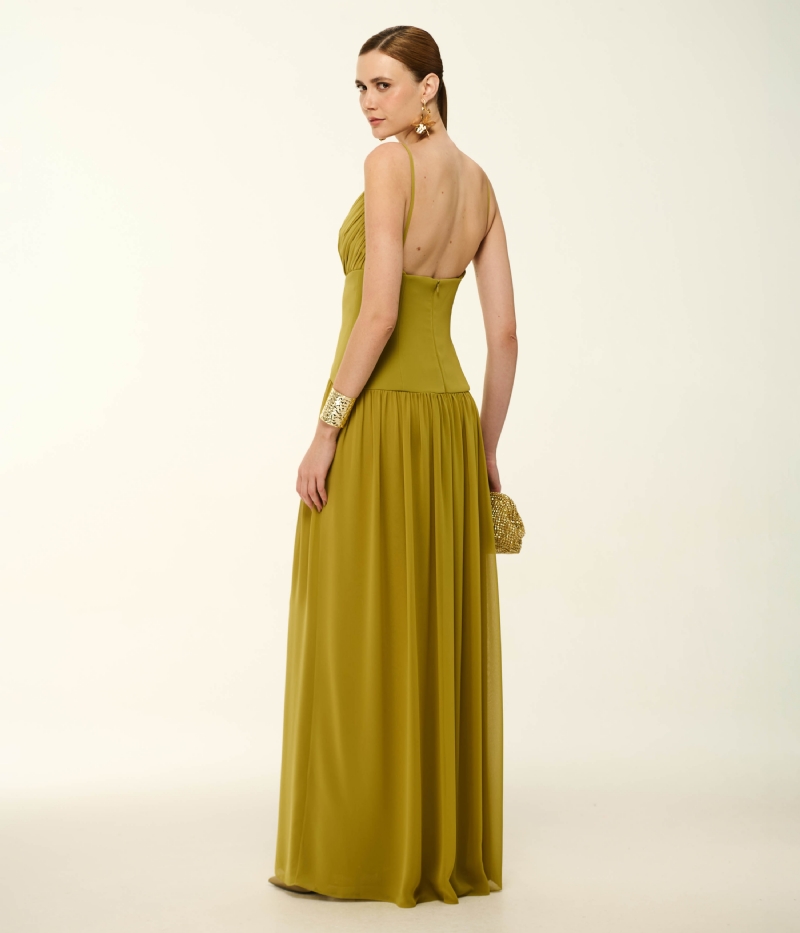 VESTIDO LONGO EM CHIFFON COM DECOTE V E SAIA FLUIDA COM FENDA