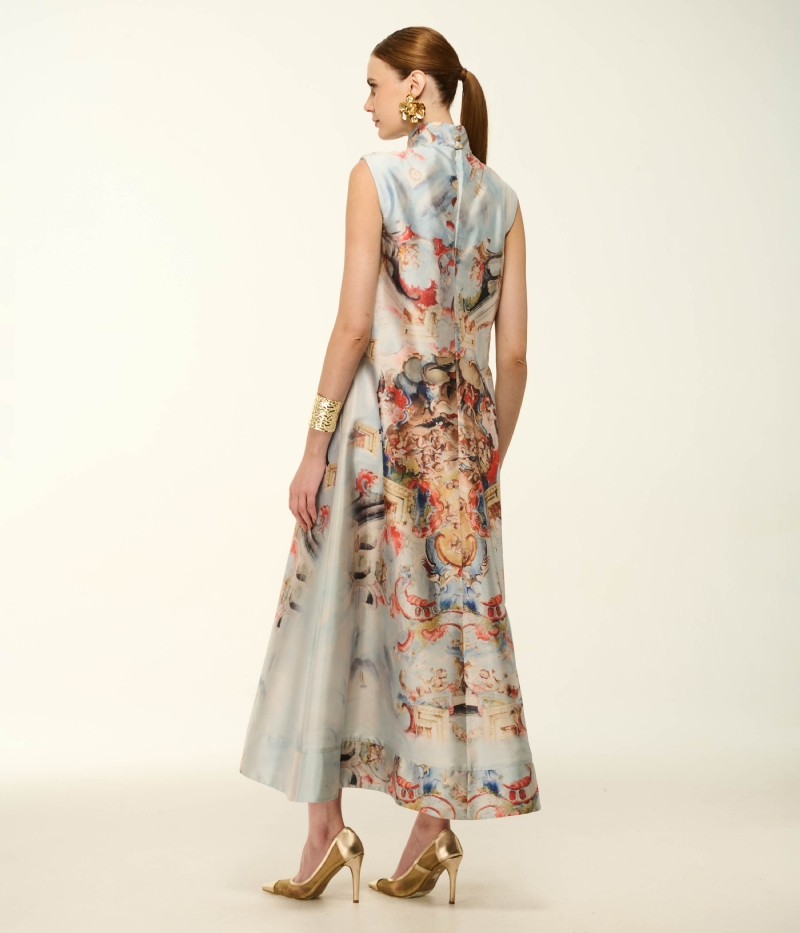 VESTIDO MIDI EM TAFETÁ COM ESTAMPA INSPIRADA NA ARTE SACRA