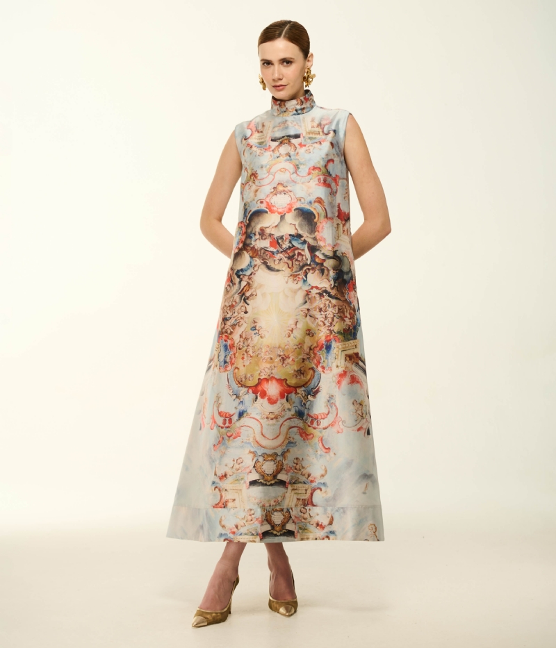 VESTIDO MIDI EM TAFETÁ COM ESTAMPA INSPIRADA NA ARTE SACRA