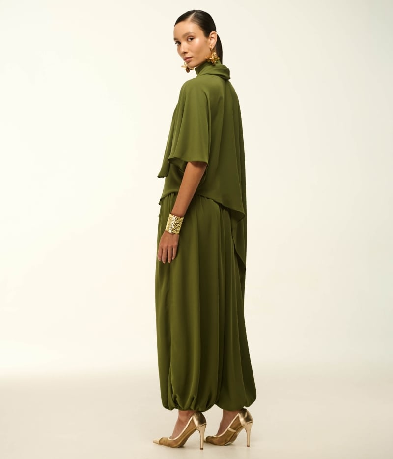 CALÇA EM CREPE COM CINTURA ALTA E SILHUETA BALLOON