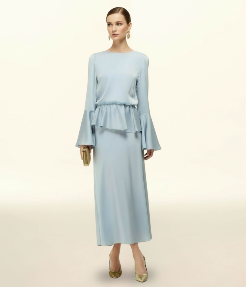 CONJUNTO EM CETIM COM BLUSA DE MANGA AMPLA E SAIA LONGA