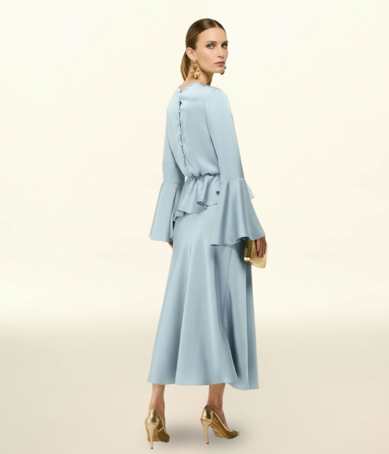 CONJUNTO EM CETIM COM BLUSA DE MANGA AMPLA E SAIA LONGA