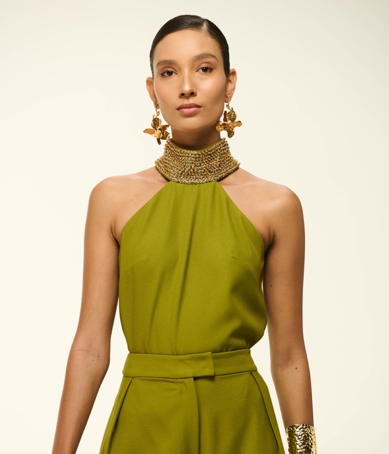 BLUSA EM CREPE COM GOLA HALTER BORDADA