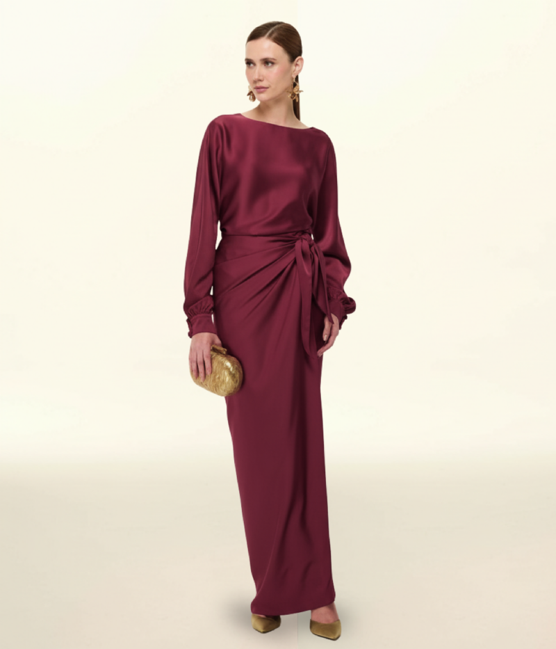 VESTIDO MIDI EM CETIM COM CINTURA MARCADA E MANGA LONGA