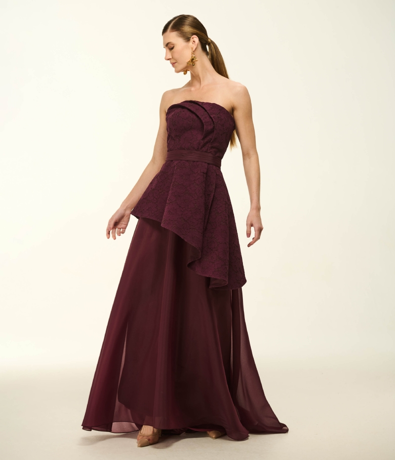 VESTIDO TOMARA QUE CAIA EM RENDA COM SAIA EM ORGANZA