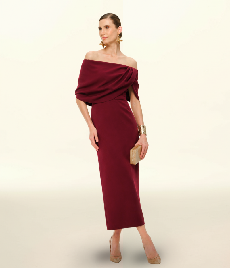 VESTIDO LONGO EM CREPE COM DECOTE ASSIMÉTRICO E SAIA DE CAIMENTO RETO