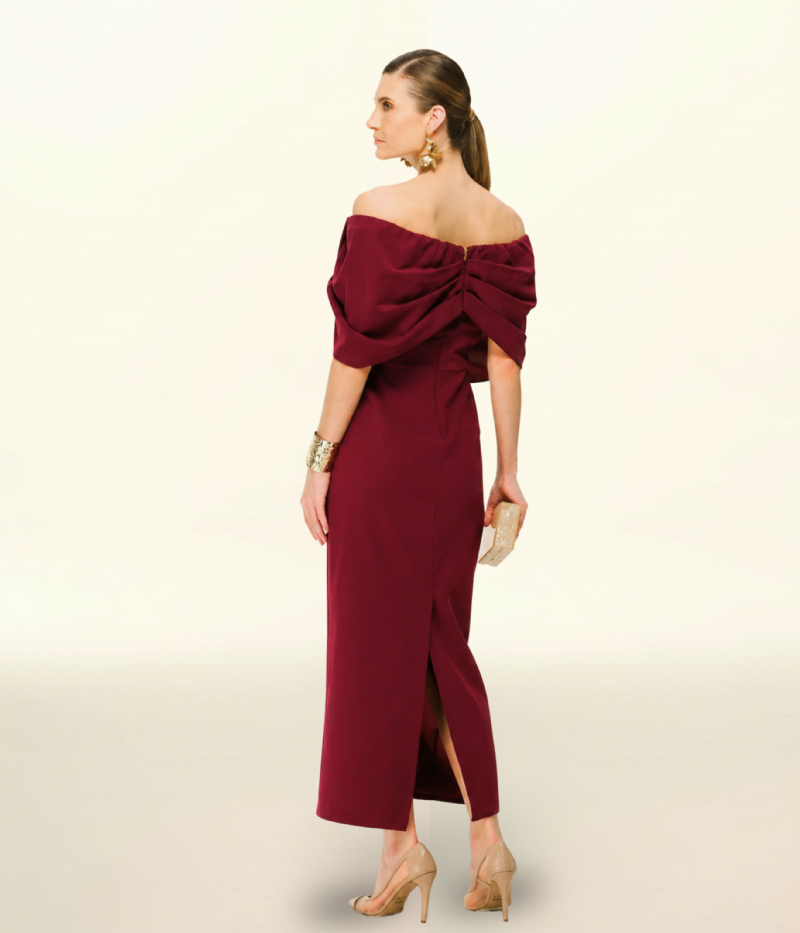 VESTIDO LONGO EM CREPE COM DECOTE ASSIMÉTRICO E SAIA DE CAIMENTO RETO