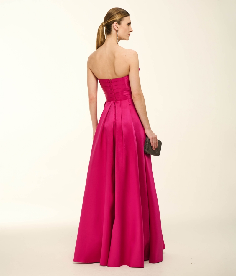 VESTIDO LONGO EM ZIBELINE COM BUSTO ESTRUTURADO E SAIA DE VOLUME ARQUITETÔNICO