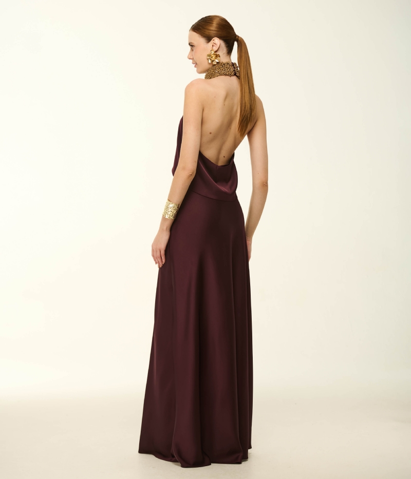 CONJUNTO EM CETIM COM BLUSA FRENTE ÚNICA BORDADA E SAIA LONGA FLUIDA