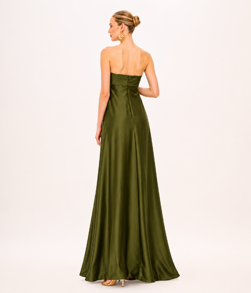VESTIDO LONGO EM CETIM COM FLOR 3D ESCULTURAL
