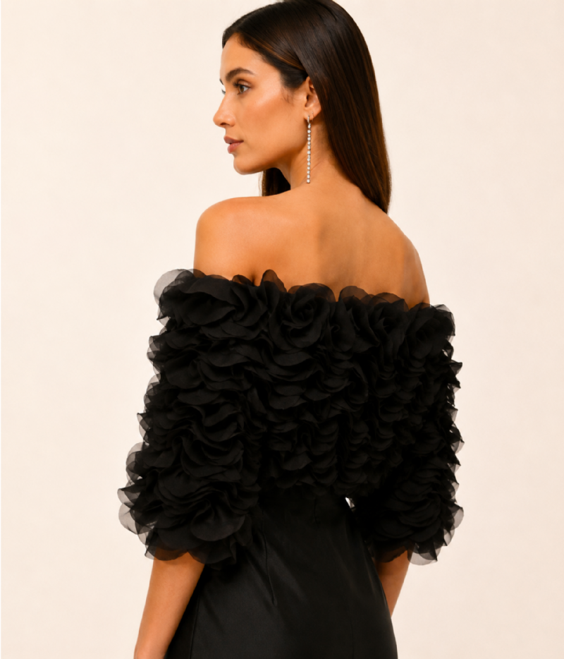 BLUSA OFF-SHOULDER EM LÂMINAS DE ORGANZA