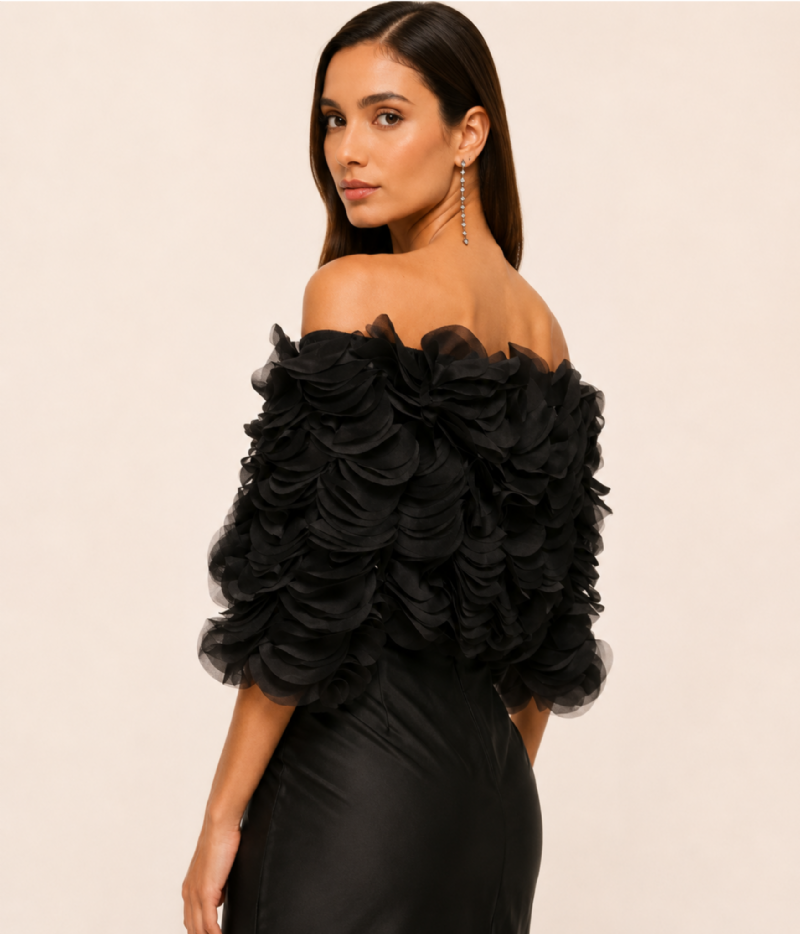 BLUSA OFF-SHOULDER EM LÂMINAS DE ORGANZA