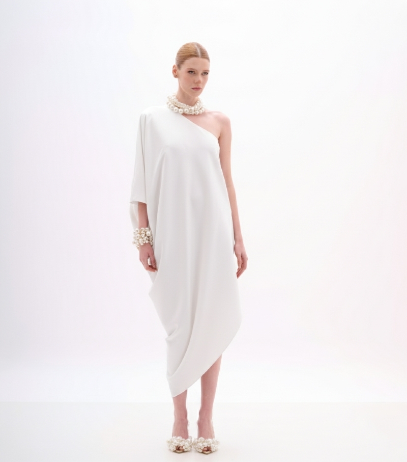 VESTIDO MIDI CETIM OMBRO ÚNICO OFF WHITE