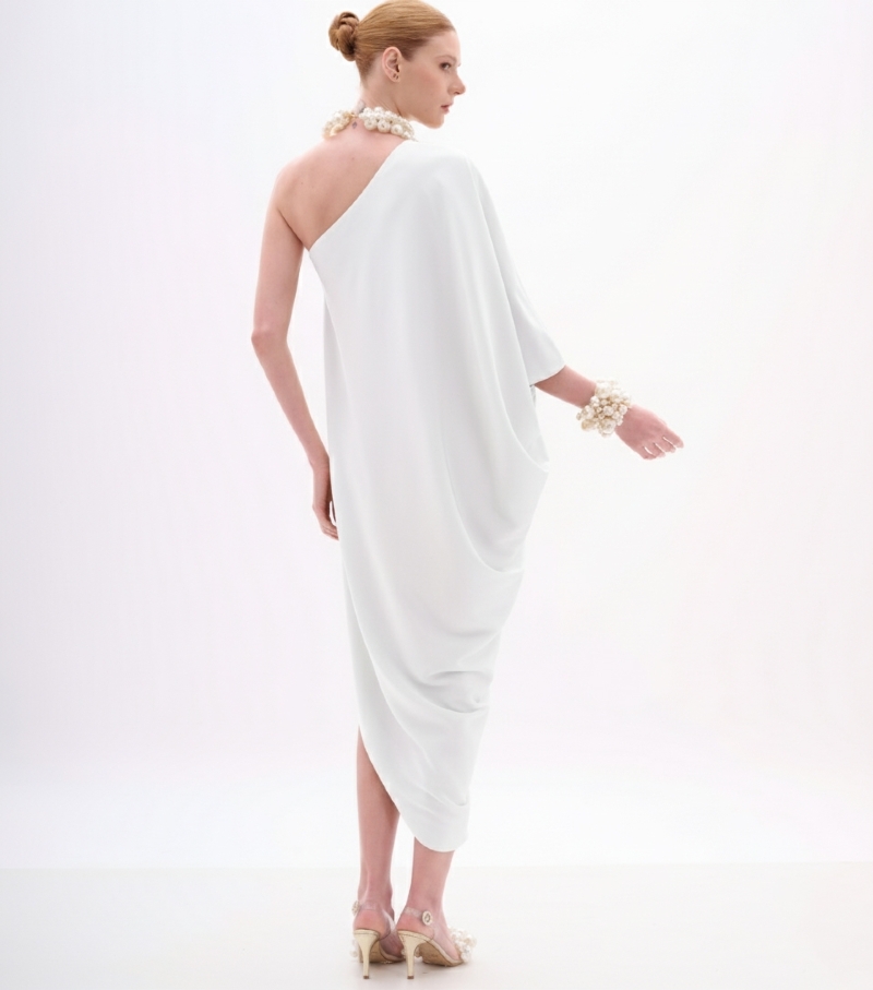 VESTIDO MIDI CETIM OMBRO ÚNICO OFF WHITE