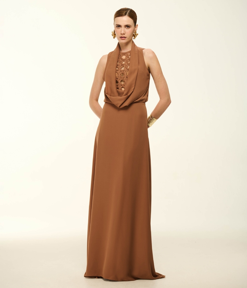 VESTIDO LONGO COM CESTARIA E GOLA DEGAGÊ