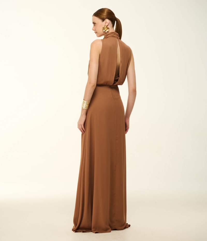 VESTIDO LONGO COM CESTARIA E GOLA DEGAGÊ