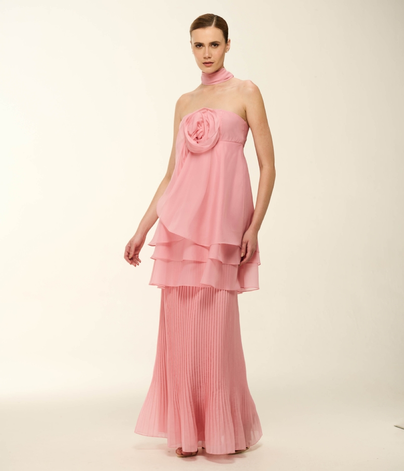 VESTIDO LONGO EM ORGANZA COM FLOR APLICADA E SAIA PLISSADA