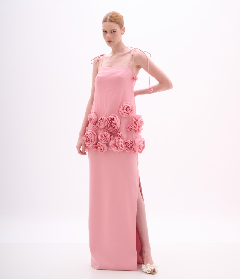 VESTIDO LONGO ROSA CLARO COM FLORES APLICADAS EM CREPE ACETINADO