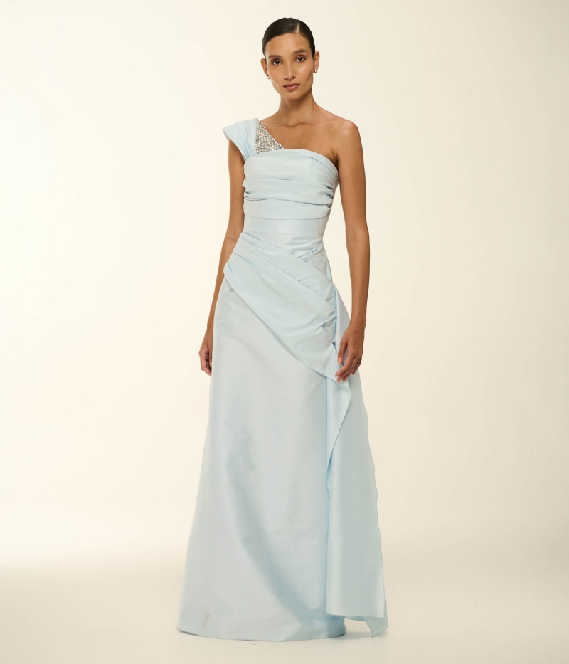 VESTIDO LONGO EM SHANTUNG COM DRAPEADOS E BORDADO MANUAL