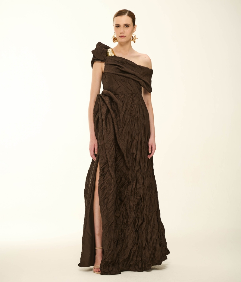 VESTIDO LONGO ASSIMÉTRICO EM TAFETÁ TARQUINADO